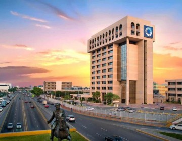Banco Popular Dominicano recibe premio por finanzas sostenibles