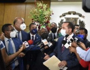 Fuerza del Pueblo deposita padr&oacute;n de m&aacute;s de seiscientos cuarenta y ocho mil miembros ante la JCE