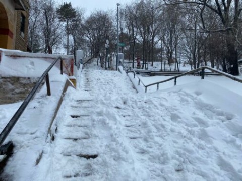 Decretan estado de emergencia en Nueva York por tormenta de nieve 