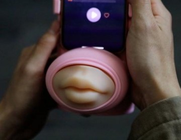 Una empresa china crea un dispositivo para besar a distancia
