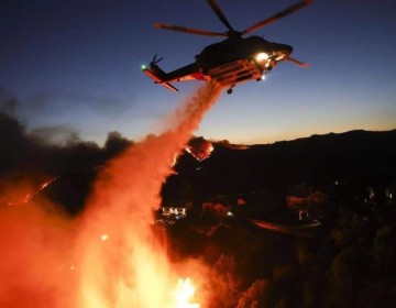 Biden ofrece ayuda urgente para luchar contra el "terrible" incendio de Los &Aacute;ngeles