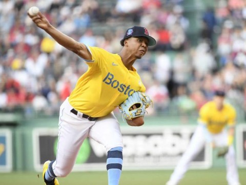 Boston se asegura a Brayan Bello en su rotaci&oacute;n por US$55 millones