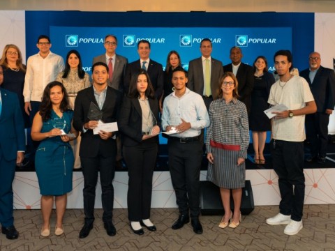 Banco Popular otorga becas de Excelencia Popular a j&oacute;venes meritorios