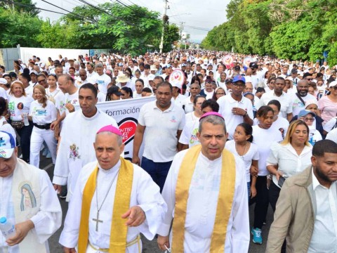 Miles de cat&oacute;licos participan en la marcha "Un Paso por mi Familia"