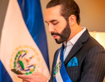 &iquest;Le hackearon el Twitter a Bukele? 