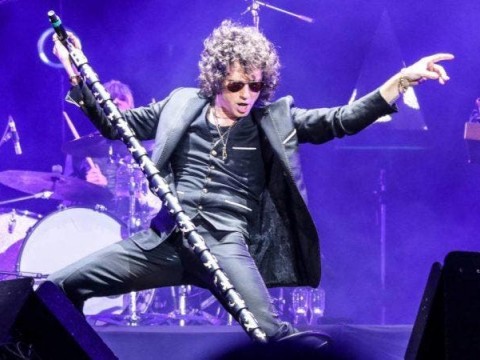 Bunbury anuncia que se retirar&aacute; de los escenarios por problemas de garganta