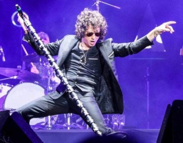 Bunbury anuncia que se retirar&aacute; de los escenarios por problemas de garganta