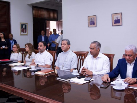 Buscan solucionar reasentamiento de comunidades en zona minera en Cotu&iacute; 
