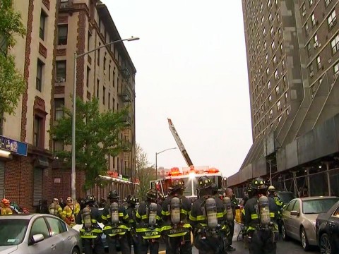 Colaps&oacute; edificio en El Bronx: anciana muere y varios civiles y polic&iacute;as heridos tras explosi&oacute;n de gas