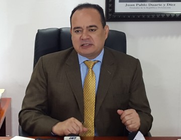 Sur&uacute;n Hern&aacute;ndez presenta renuncia "irrevocable" al PLD 