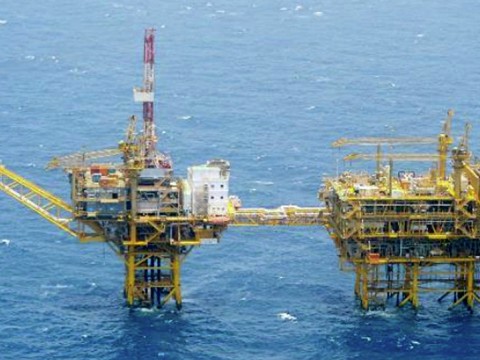 Se desploman precios del petroleo en todo el mundo
