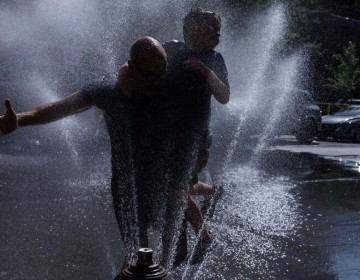 Nueva York activa centros de enfriamiento ante una nueva ola de calor extremo