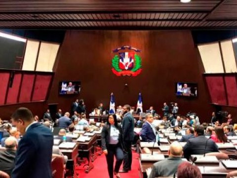 Se ausentan m&aacute;s de 40 diputados en primera sesi&oacute;n del 2022 por COVID