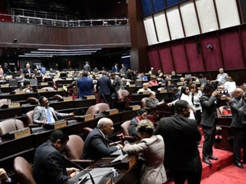Oficialismo y Oposicion se enfrentan hoy en la c&aacute;mara de diputados por extensi&oacute;n del estado de emergencia 