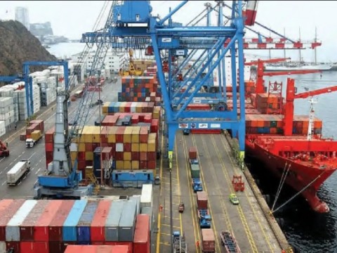 Cambio clim&aacute;tico y guerras amenazan comercio mundial, advierte responsable de ONU