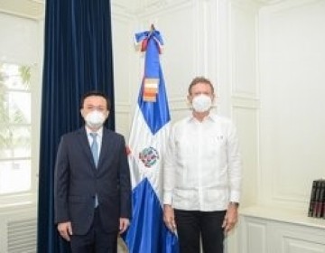 Roberto &Aacute;lvarez se re&uacute;ne con embajador Zhang Run, de China