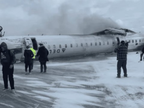 Canad&aacute; investiga las causas del aparatoso vuelco de un avi&oacute;n que dej&oacute; al menos 19 heridos