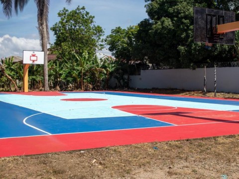 Presidente Abinader inaugura techado deportivo-escolar que beneficiar&aacute; a m&aacute;s de 600 estudiantes de la Escuela Narciso Alberti, en el municipio de Cevicos