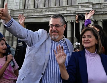 Ar&eacute;valo ya es presidente de Guatemala pese a un &uacute;ltimo intento de sus opositores por impedirlo