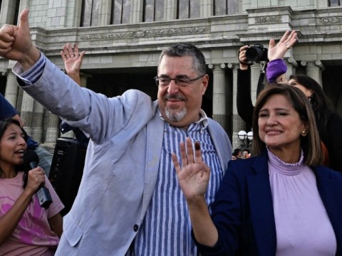Ar&eacute;valo ya es presidente de Guatemala pese a un &uacute;ltimo intento de sus opositores por impedirlo