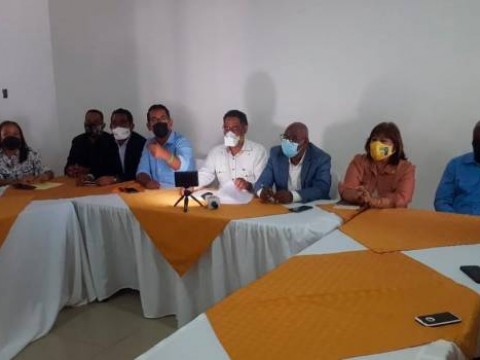Frente Amplio presenta manifiesto por el fin de las AFP