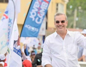 Activismo pol&iacute;tico contin&uacute;a este domingo; candidatos presidenciales en la calle