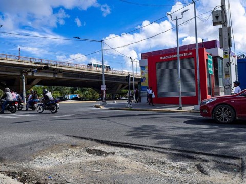 Conductores exigen repavimentaci&oacute;n urgente en calles Doctor Defill&oacute; y Quinto Centenario