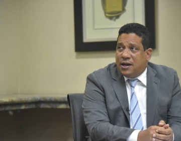 Carlos Pimentel asegura fideicomisos p&uacute;blicos estar&aacute;n regulados por ley de Compras P&uacute;blicas