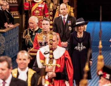 Carlos reemplaza por primera vez a la reina en la apertura del Parlamento