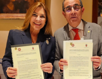 Carolina Mej&iacute;a y rector Universidad de Sevilla firman acuerdo para impulsar desarrollo acad&eacute;mico y cultural