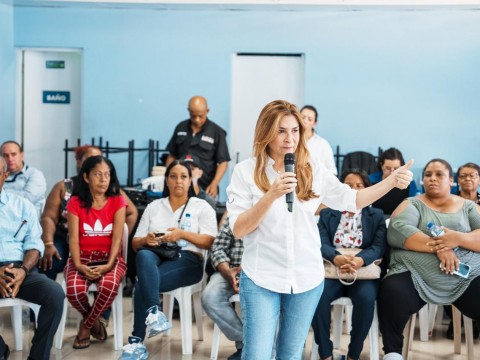 Carolina Mej&iacute;a lleva programa La Alcald&iacute;a Llega a Ti al sector Mata Hambre