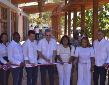 Gobierno inaugura obras tur&iacute;sticas en Guayacanes; invierte m&aacute;s de RD$143 millones