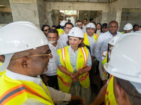  Vicepresidenta Raquel Pe&ntilde;a supervisa construcci&oacute;n del Hospital Traumatol&oacute;gico Luis L. Bogaert en Mao