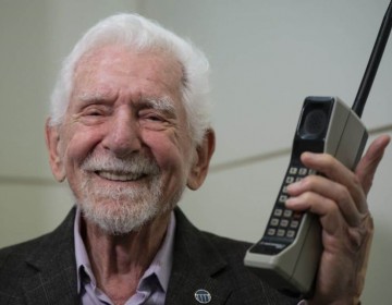 Padre del celular: nuevas tecnolog&iacute;as traen menos privacidad