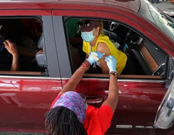 Flores, cervezas o 100 dólares, EEUU incentiva la vacuna contra el covid-19