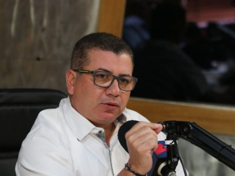 Fern&aacute;ndez: estudio m&aacute;s reciente le da 42 % a Abinader y cerca de un 40 a Leonel