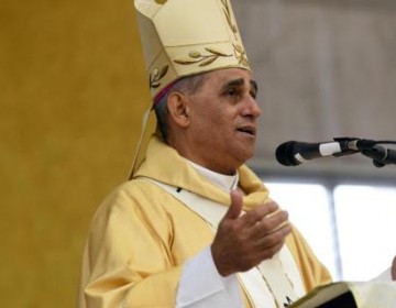 Arzobispo Freddy Bret&oacute;n narra lo dif&iacute;cil que es conseguir una prueba PCR