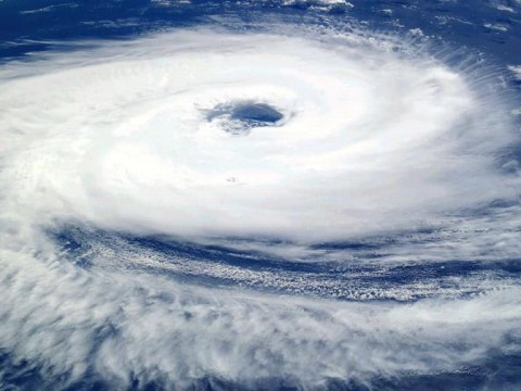 Un cicl&oacute;n extratropical pone en "alerta roja" a dos estados en el sur de Brasil