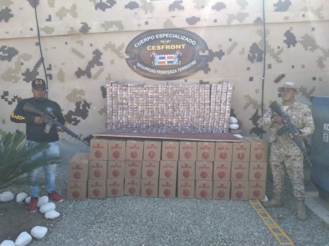 Cesfront detiene haitiano que trat&oacute; de introducir a RD 252,200 unidades de cigarrillos