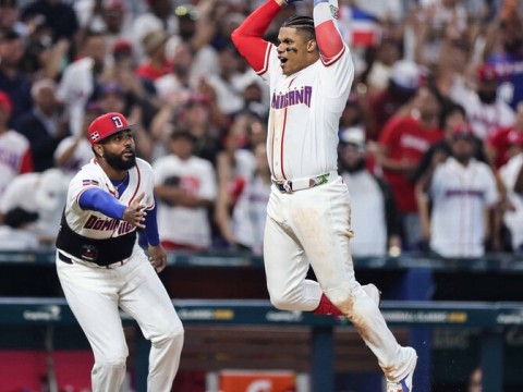 Juan Soto decide victoria por nocaut 12-1 ante Pa&iacute;ses Bajos con jonr&oacute;n de dos carreras