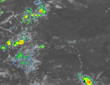 Pronostican aguaceros por onda tropical este martes y calor por polvo del Sahara