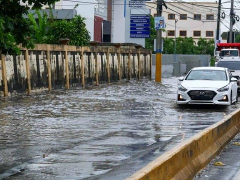 El COE declara en alerta roja al Gran Santo Domingo y otras cuatro provincias por onda tropical