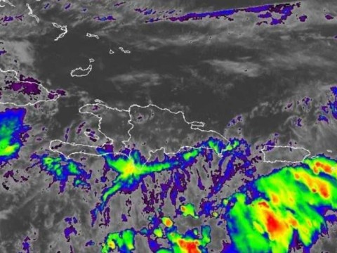 Lluvias seguir&aacute;n este jueves y viernes por activa onda tropical; el s&aacute;bado llega polvo del Sahara