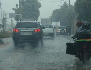  Aguaceros continuar&aacute;n este jueves por incidencia de onda tropical y vaguada