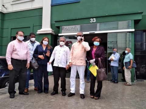 Colegio Medico interpone recurso contra resoluci&oacute;n que dispone una sola prueba PCR por a&ntilde;o a los afiliados a SFS