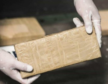 Autoridades decomisan un cargamento de coca&iacute;na valorado en 1.8 millones en Puerto Rico