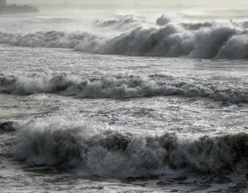 El COE emite restricci&oacute;n para peque&ntilde;as embarcaciones en la costa Atl&aacute;ntica por oleaje anormal