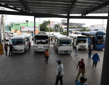 Conatra amenaza con alza de pasaje si siguen subiendo los combustibles
