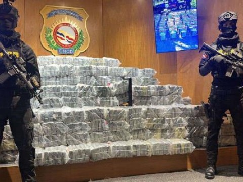 Incautan en Bayah&iacute;be 620 paquetes de droga en lancha proveniente de Suram&eacute;rica; responsables huyeron