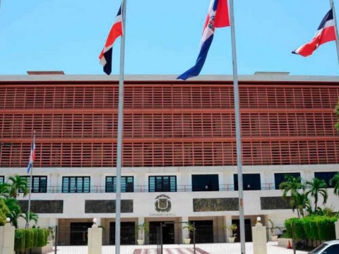 Legisladores rechazan comunicado de los Estados Unidos sobre Central Romana